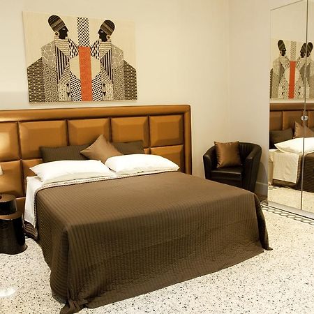 Palazzo 900 Bed and Breakfast Μπρίντιζι Δωμάτιο φωτογραφία